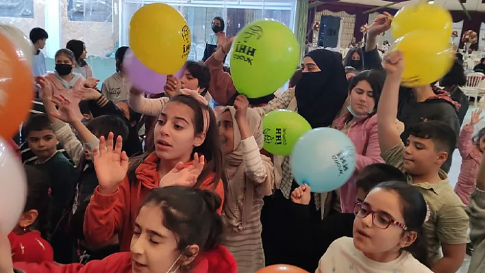 İHH geleneksel iftarlarını sürdürmeye devam ediyor