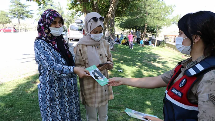 Jandarma ekipleri annelere eğitim verdi