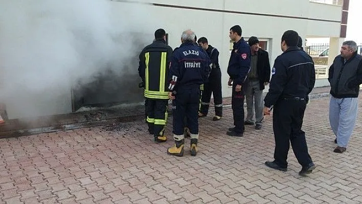 Kalorifer Dairesinden Çıkan Duman Korkuttu