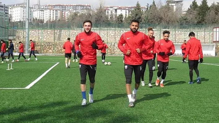 Karakoçan FK, topbaşı yapıyor