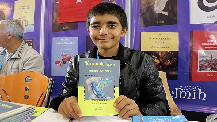 'Karanlık Kuşu' Kitap Fuarı'nda