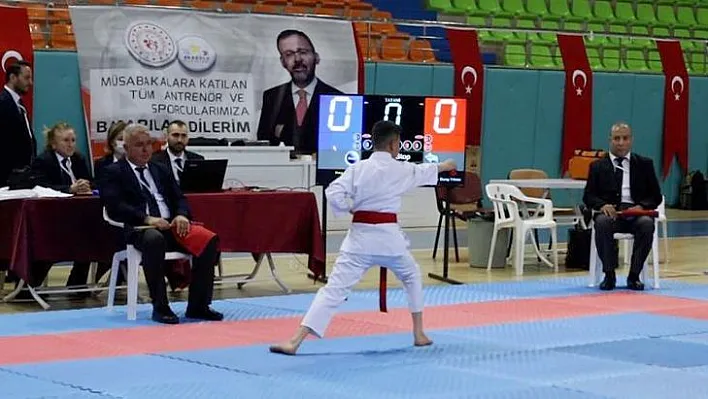 Karate müsabakaları başladı