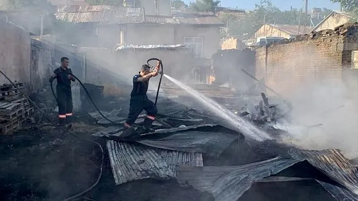 Karşıyaka Mahallesi'nde yangın çıktı!