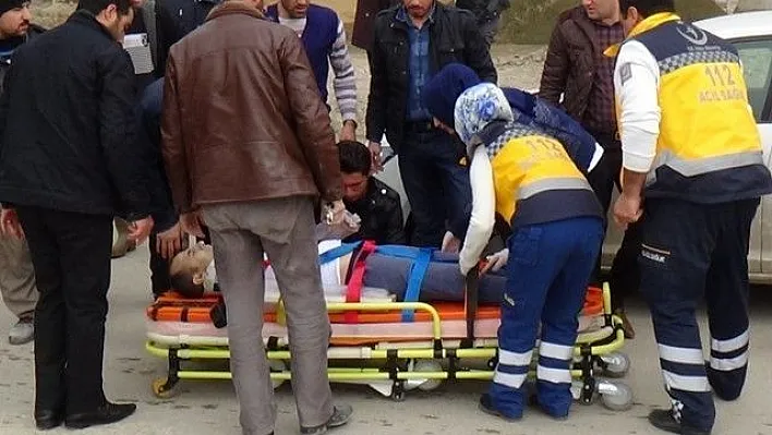 4.kattan düşen 2 işçi yaralandı