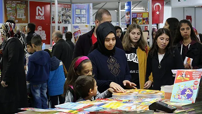 Kitap fuarının son günü de yoğun geçti