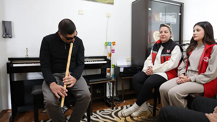 Konservatuvarı dereceyle bitirdi enstrümanda ustalaştı