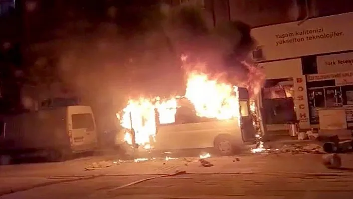 Kontağı çevirdiği an alev topuna döndü