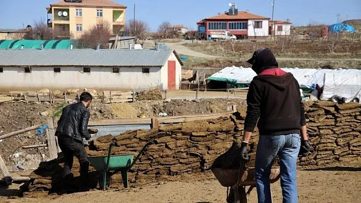 Köylerde 'Tezek' mesaisi