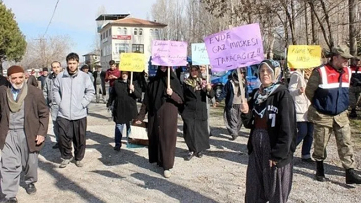 Köylülerden 'Tavuk Çiftliği' Eylemi