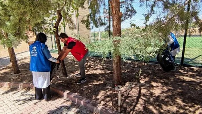 Mavi ve Kırmızı Yelekliler sahada