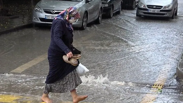 Meteorolojiden sel ve su baskını uyarısı