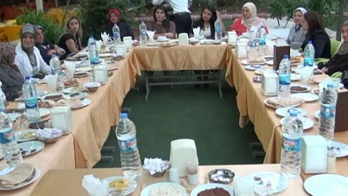 MHP Kadın Kolları'ndan İftar