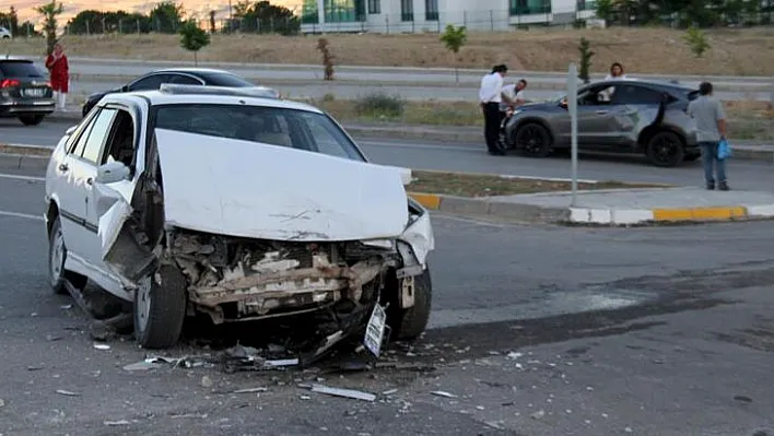 Necmettin Erbakan Bulvarı'nda trafik kazası!