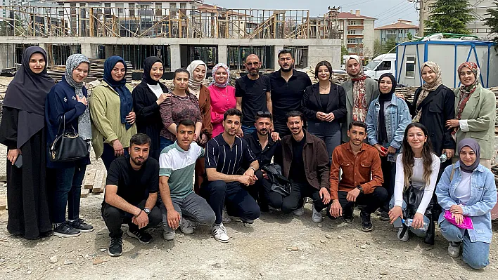 Öğrenciler 1 Mayıs'ta işçilerle bir araya geldi