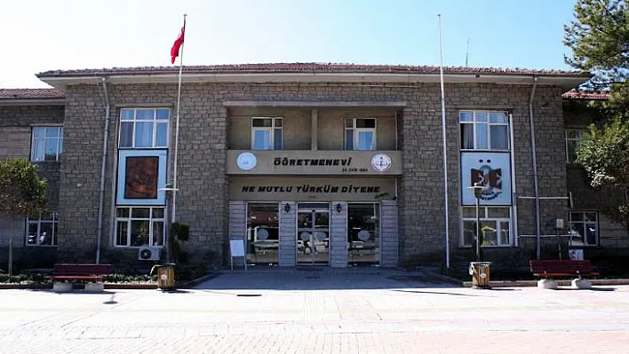 Öğretmenevi, millet kıraathanesine dönüştürülecek