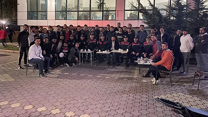 'Olay var' ihbarına giden polislere sürpriz kutlama