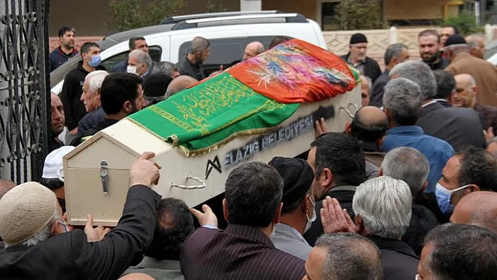 Öldürülen anne ve kızı son yolculuklarına uğurlandı