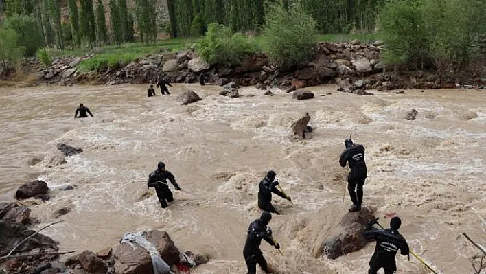 Oltu Çay'ında arama çalışmaları devam ediyor