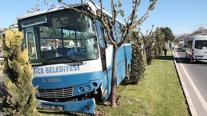 Otobüs refüje çıktı: yaralılar var