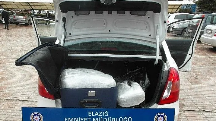 Otomobilin Bagajında Esrar Ele Geçirildi