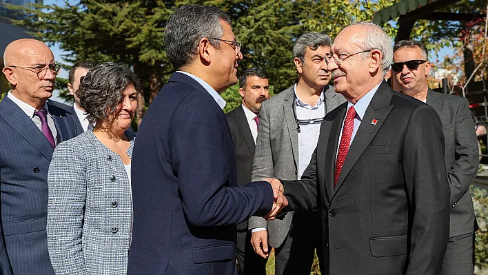 Özgür Özel ve eşi Didem Özel'den Kılıçdaroğlu çiftine ziyaret