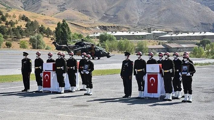 Pençe Harekatı bölgesinde şehit olan askerler için Hakkari'de tören düzenlendi