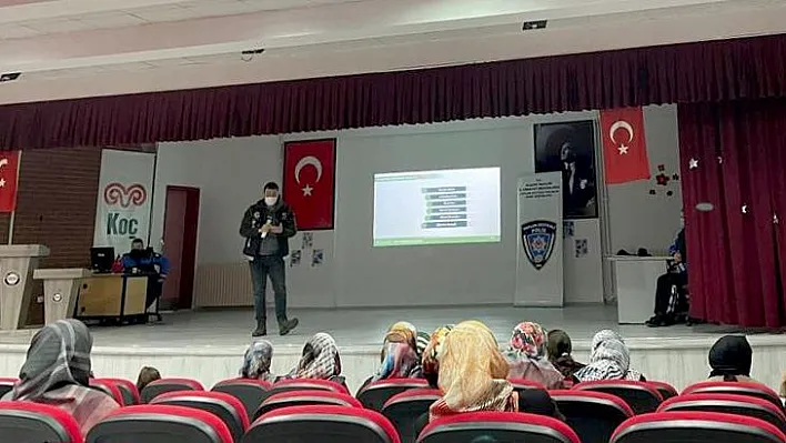 Polis ekiplerinden velilere ve öğrencilere seminer