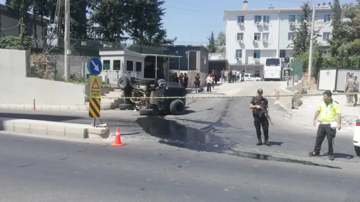 Şanlıurfa'da zırhlı polis aracı devrildi!