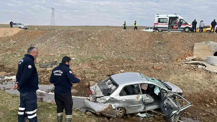 Otomobil şarampole yuvarlandı, yaralılar var...