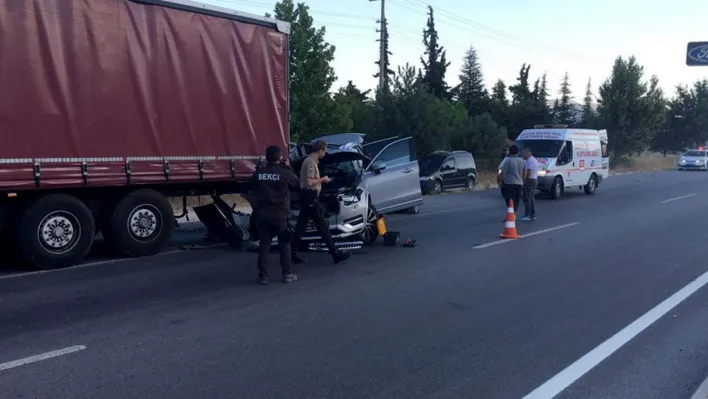 Şarkıcı Tan Taşçı trafik kazası geçirdi