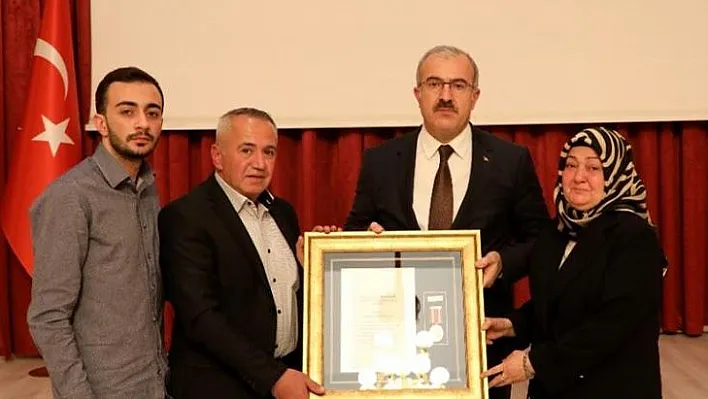 Şehit ailelerine Devlet Övünç Madalyası ve Beratı verildi