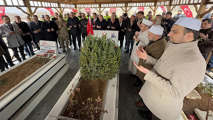 Şehit polis Fethi Sekin kabri başında anıldı