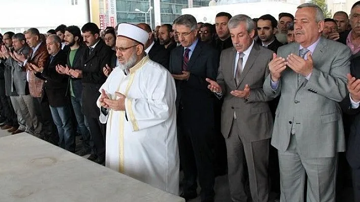 Şehit savcı için gıyabi cenaze namazı...