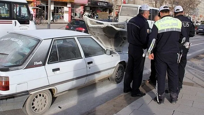 Seyir Halindeki Otomobil Yandı