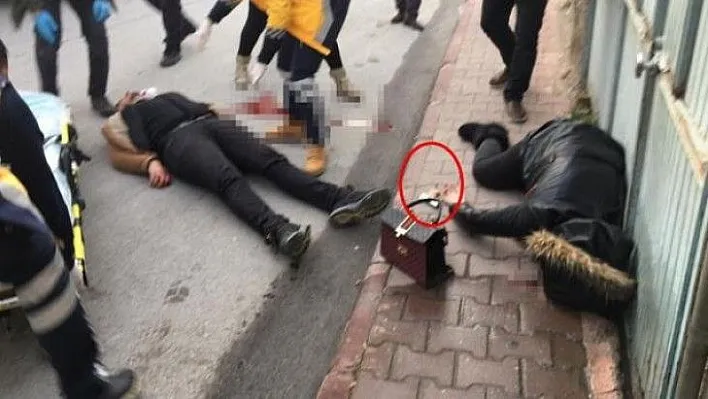 Sokak ortasında vahşet! Eşini öldürüp kendi başına sıktı