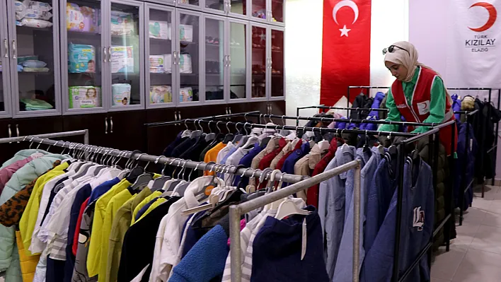 Sosyal market ve butik mağaza açıldı