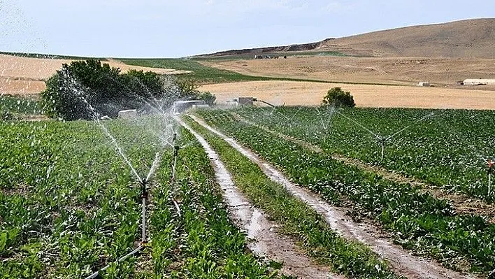 Tarım arazileri sulanmaya başladı