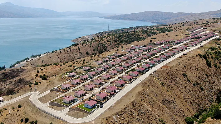 Tatil köyü havasında deprem konutları