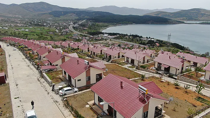 TOKİ'nin göl manzaralı deprem konutlarına yoğun ilgi