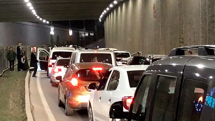 Trafiği durdurup halay çekme cezasız kalmadı