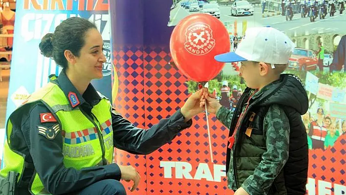 Trafik Haftası'nda vatandaşlar bilgilendirildi