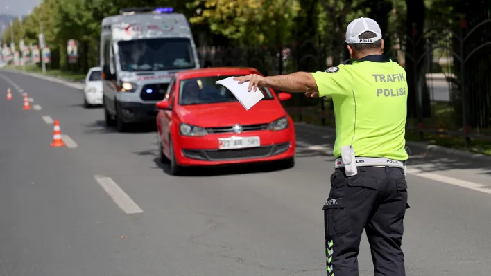 Trafik kurallarına uymayan sürücülere ceza yağdı