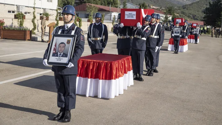 Tunceli'de askeri törenle şehitler uğurlandı