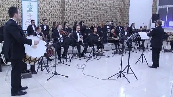 Türk Müziği Korosu Maden'de Konser Verdi