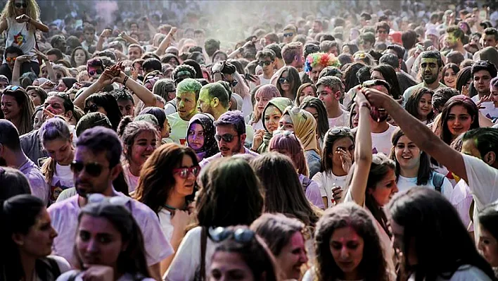 Türkiye'de genç nüfus azalıyor