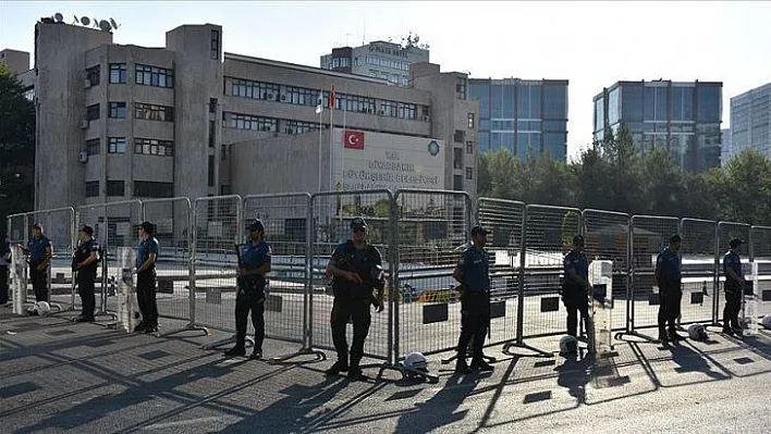 Üç belediye başkanı görevden uzaklaştırıldı