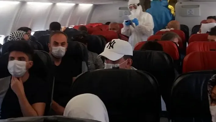 Uçakta koronavirüs paniği