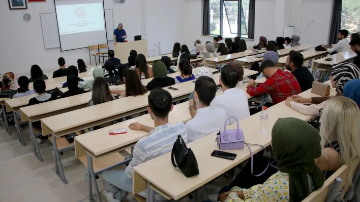 Üniversite öğrencilerine seminer gerçekleştirildi