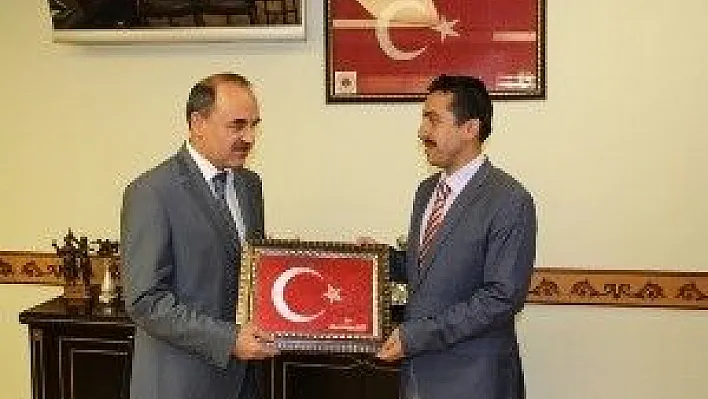 Vali Erol Habip Deveci'yi Kutladı