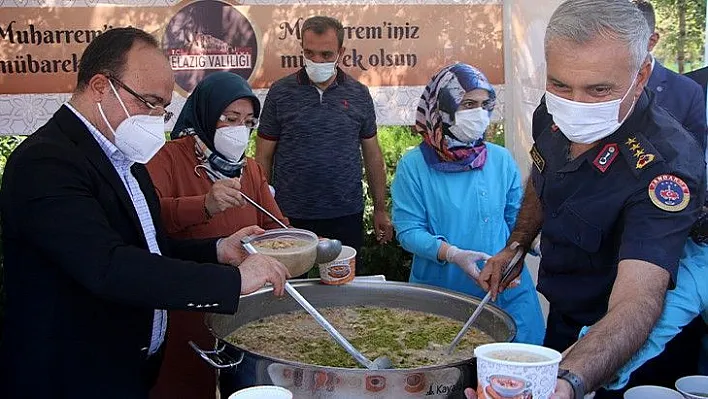 Vali Yırık, aşure ikramında bulundu